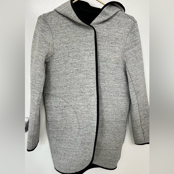 Lululemon City Bound Wrap - Picture 4 of 6